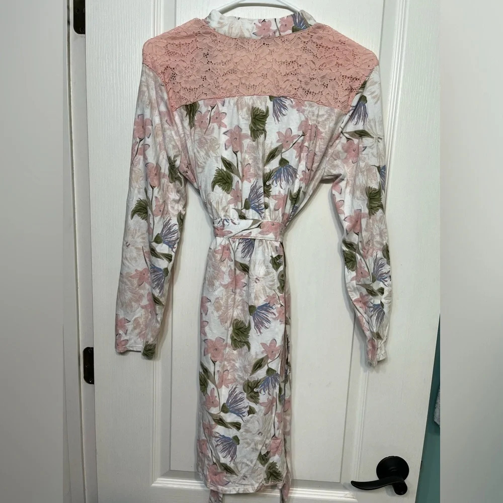 Motherhood Maternity Floral Robe - Picture 2 of 6